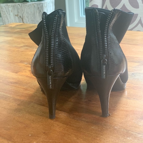 Bandolino booty.  Size 8 - Picture 6 of 10